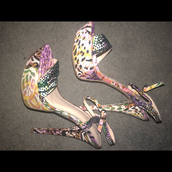 Ann Michelle floral multi color rhinestone heels - Picture 4 of 4